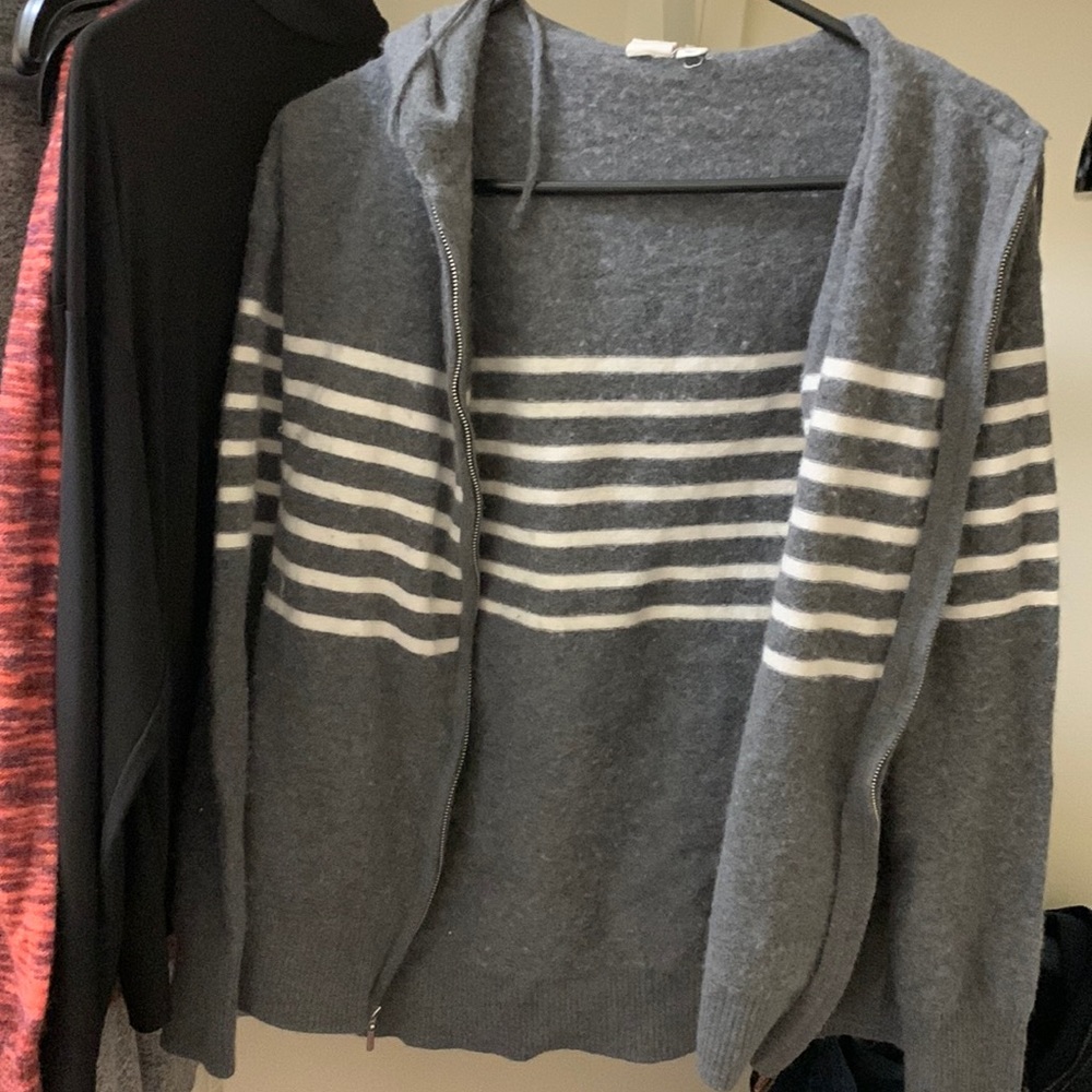 Gap sweater